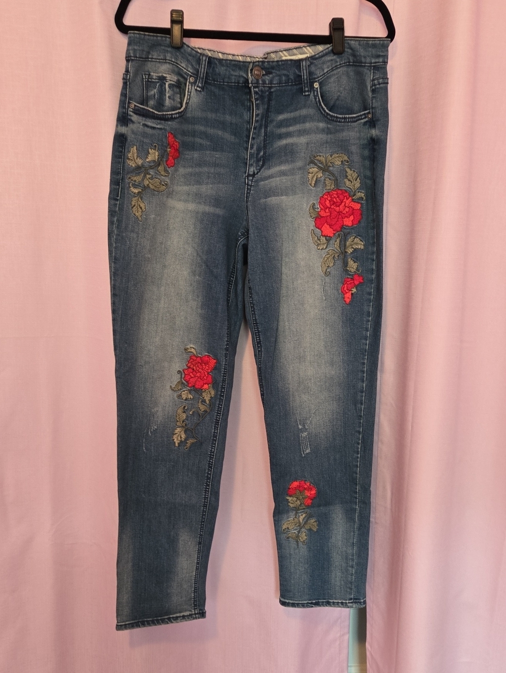 Vintage America Blue Cropped Jeans with Red Floral Embroidery